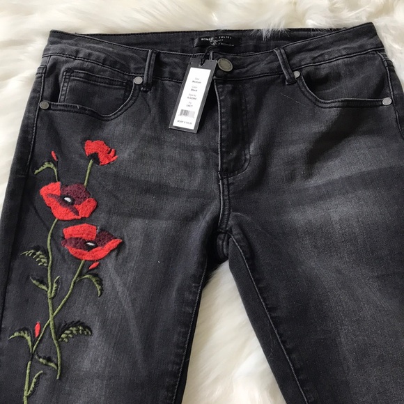 Romeo & Juliet Floral Embroidered Jeans - Picture 4 of 6